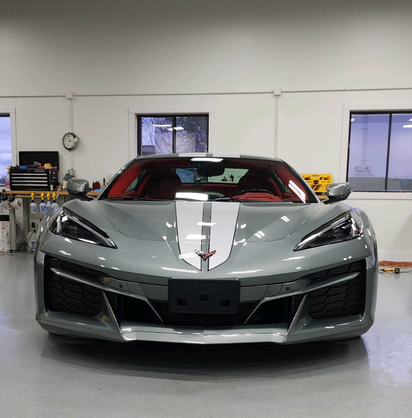 Instalador de láminas de protección de pintura (PPF) para Corvette Z06